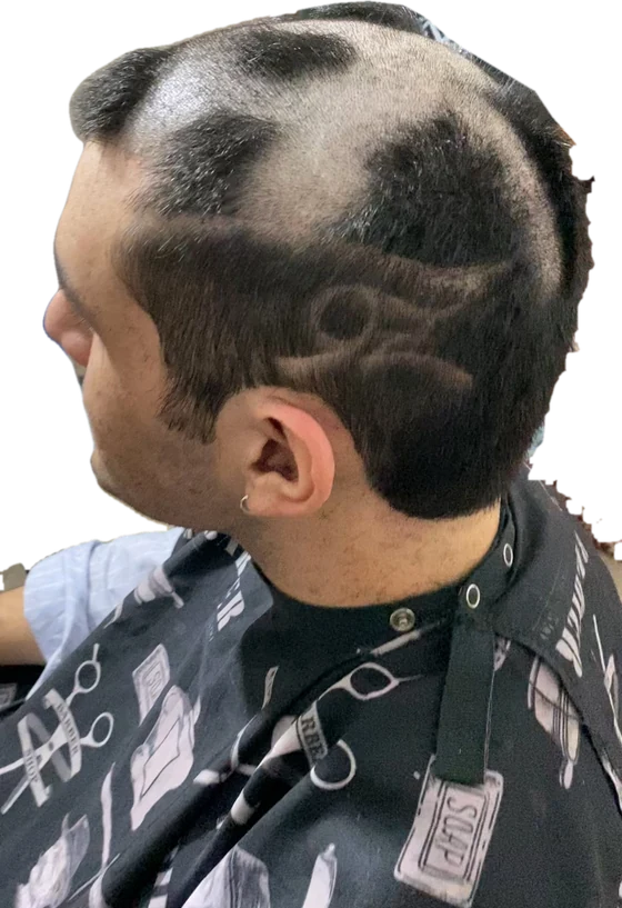 Maxi, streamer de Kick, con el diseño de 9z en el pelo